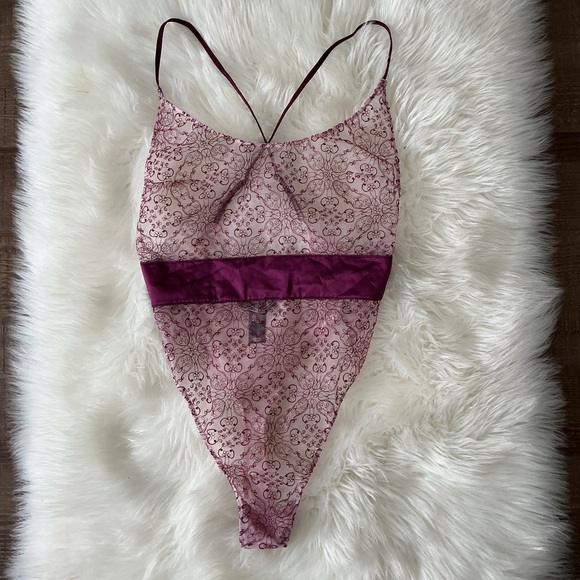Victoria Secret Lace Burgundy Bodysuit Satin Waistband No Snap Size Small - Picture 2 of 7
